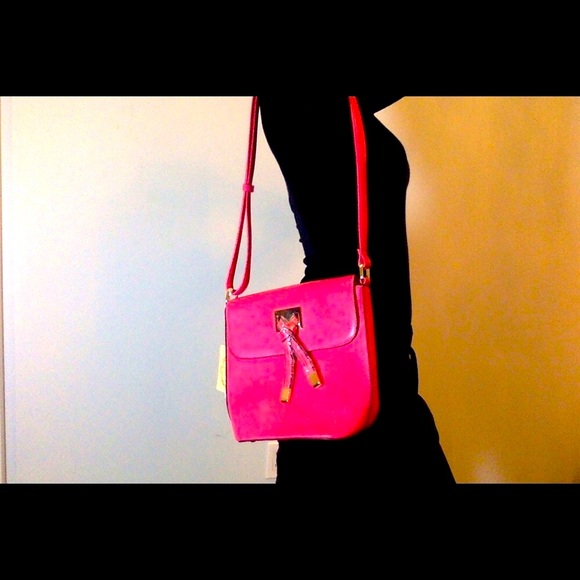 NWT VEGAN Pink cross body purse - Picture 5 of 13